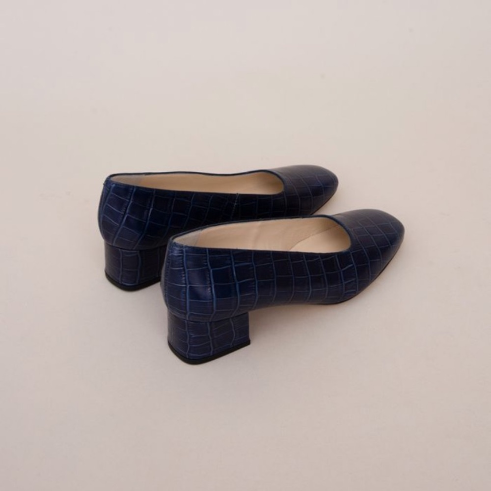 Brand new Mint &Rose Coco pump in Blue croco leather